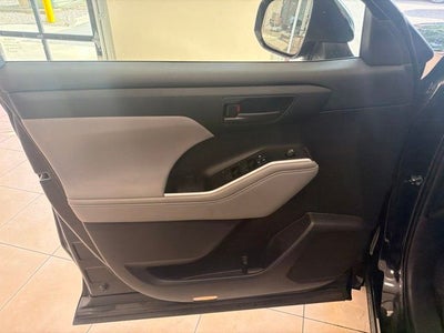 2021 Toyota Highlander LE
