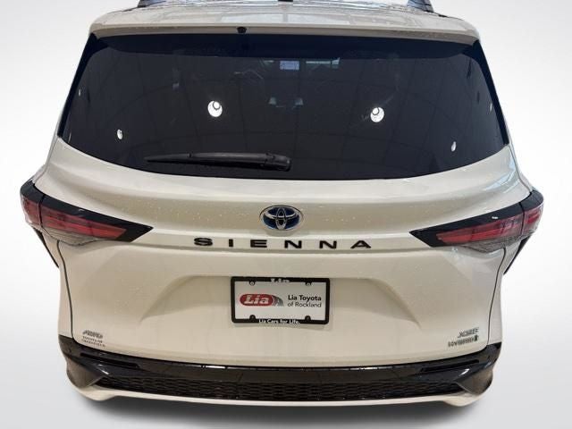 2021 Toyota Sienna XSE 7 Passenger