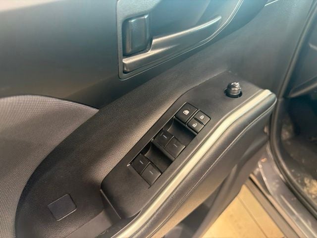 2025 Toyota Highlander LE