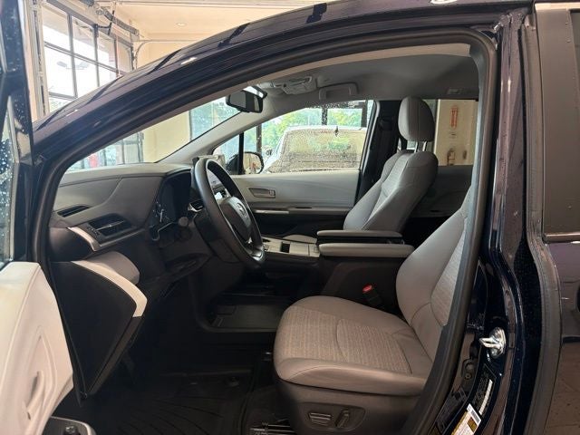 2026 Toyota Sienna LE 8 Passenger