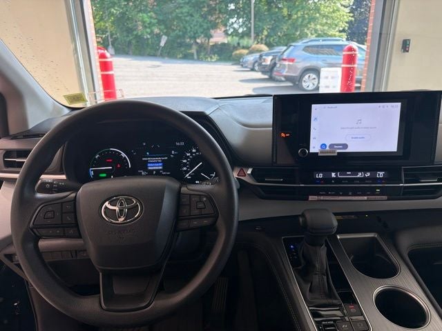 2026 Toyota Sienna LE 8 Passenger
