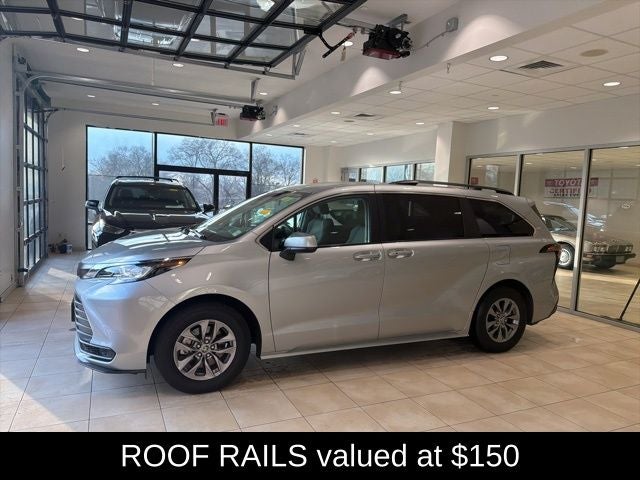 2023 Toyota Sienna LE 8 Passenger