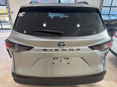 2023 Toyota Sienna LE 8 Passenger