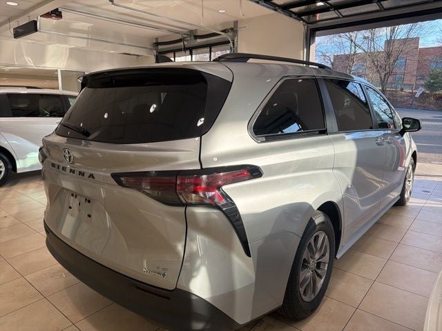 2023 Toyota Sienna LE 8 Passenger