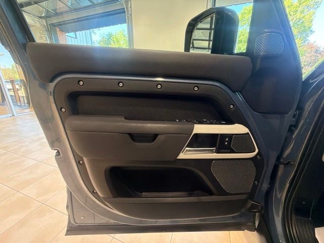2022 Land Rover Defender 110 SE