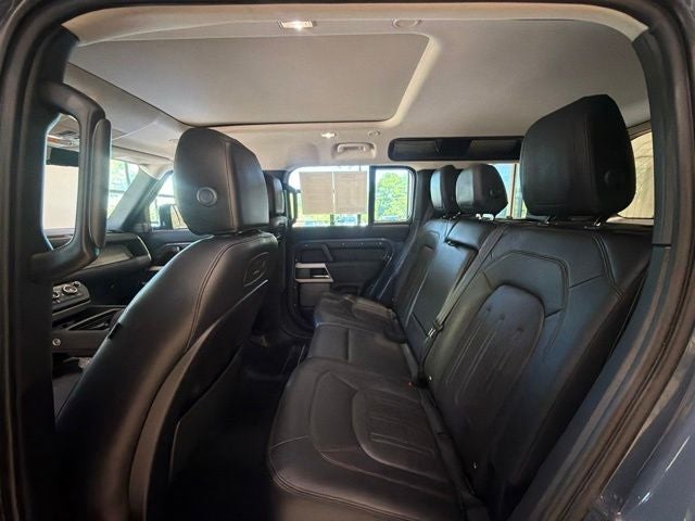 2022 Land Rover Defender 110 SE