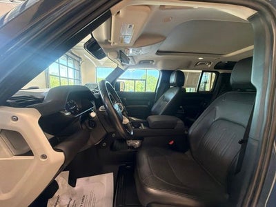 2022 Land Rover Defender 110 SE