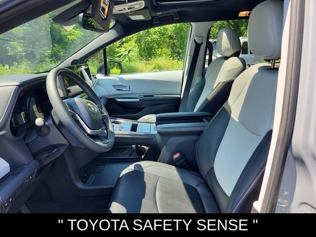2025 Toyota Sienna XSE 7 Passenger