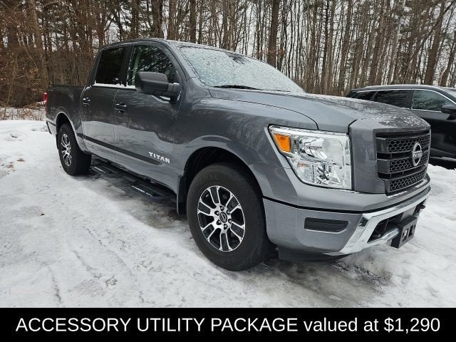 2023 Nissan Titan SV