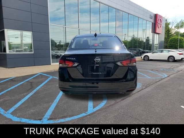 2025 Nissan Versa SR