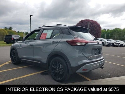 2022 Nissan Kicks SR