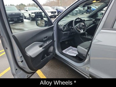 2023 Nissan Kicks SR