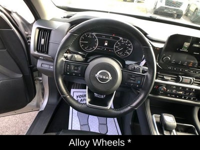 2022 Nissan Pathfinder SL