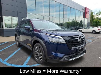 2025 Nissan Pathfinder SL