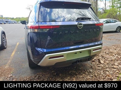 2025 Nissan Pathfinder SL