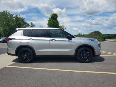 2022 Mitsubishi Outlander SE