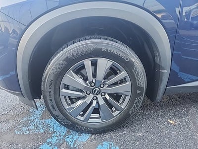 2023 Nissan Pathfinder SV