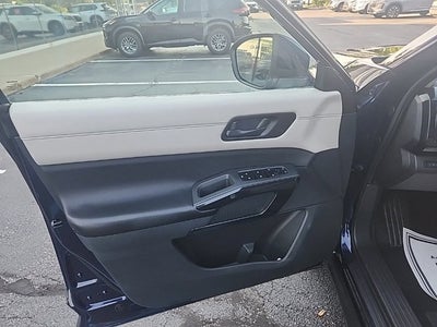 2023 Nissan Pathfinder SV
