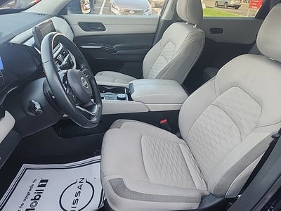 2023 Nissan Pathfinder SV