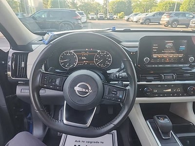 2023 Nissan Pathfinder SV