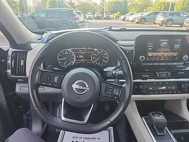 2023 Nissan Pathfinder SV