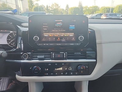 2023 Nissan Pathfinder SV