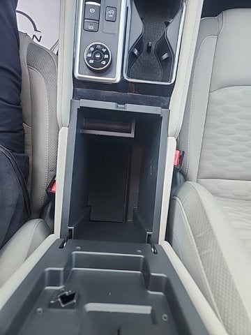 2023 Nissan Pathfinder SV