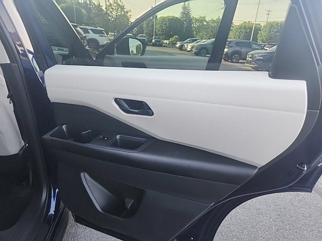 2023 Nissan Pathfinder SV
