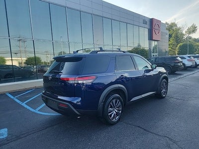 2023 Nissan Pathfinder SV