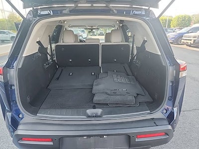 2023 Nissan Pathfinder SV