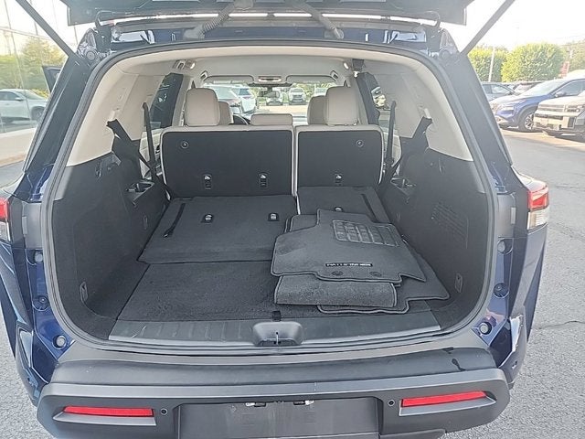 2023 Nissan Pathfinder SV