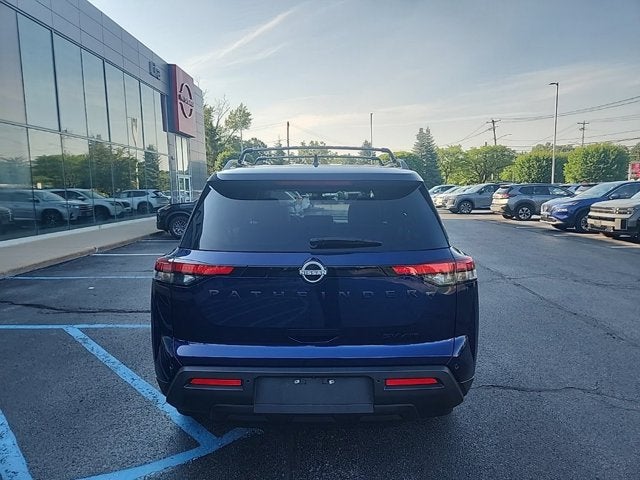 2023 Nissan Pathfinder SV
