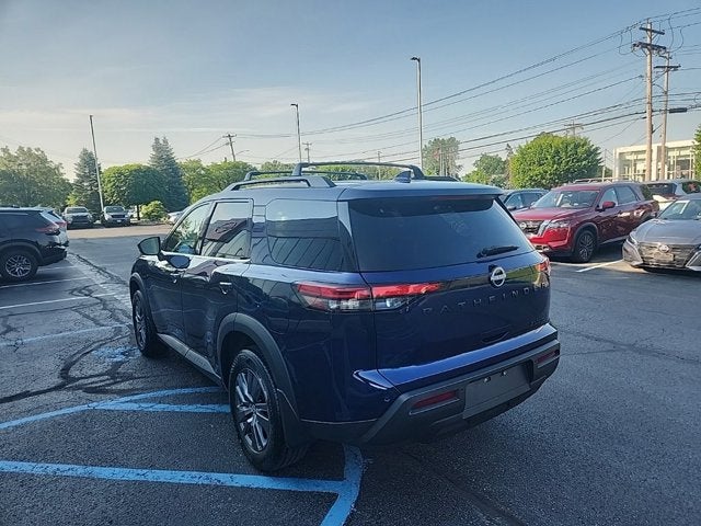 2023 Nissan Pathfinder SV
