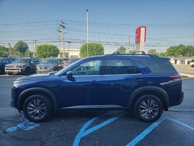 2023 Nissan Pathfinder SV