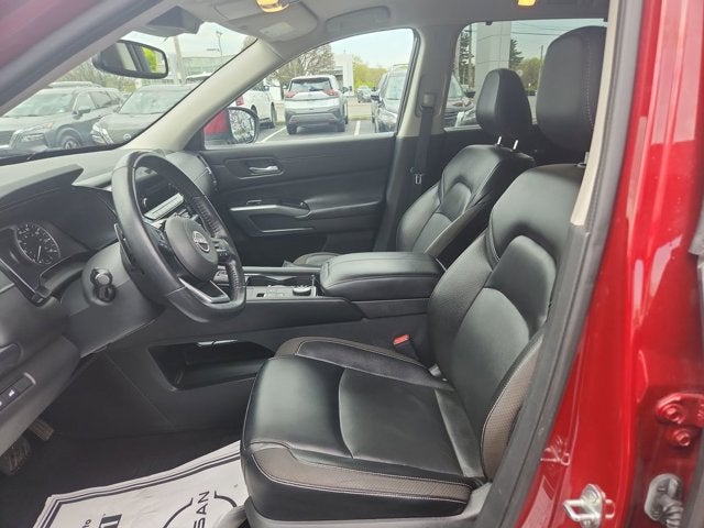 2022 Nissan Pathfinder SL