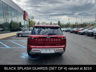 2022 Nissan Pathfinder SL
