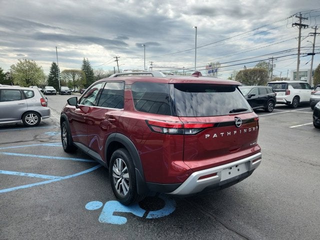 2022 Nissan Pathfinder SL
