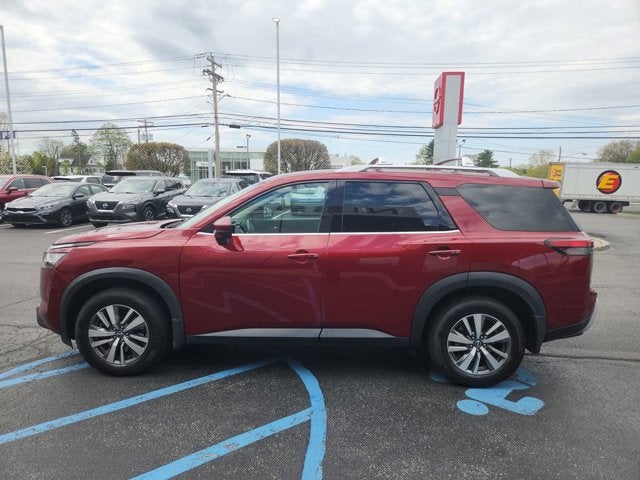 2022 Nissan Pathfinder SL