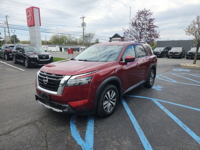 2022 Nissan Pathfinder SL