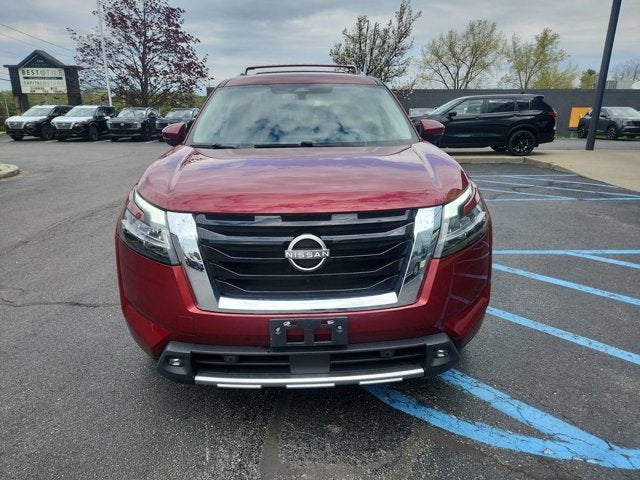 2022 Nissan Pathfinder SL