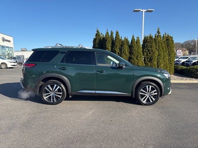 2023 Nissan Pathfinder Platinum
