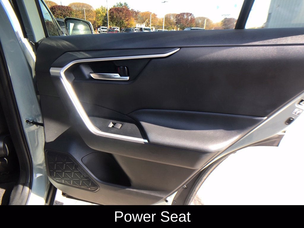 2020 Toyota RAV4 Hybrid XLE