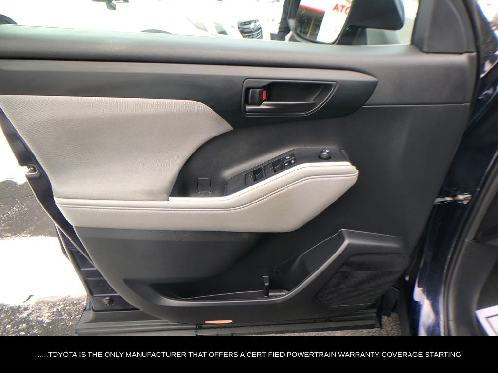 2022 Toyota Highlander LE