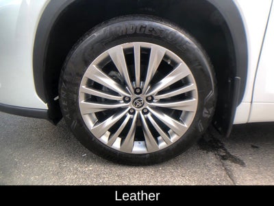 2022 Toyota Highlander Platinum