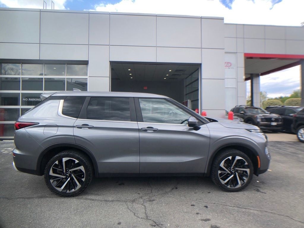 2022 Mitsubishi Outlander SE