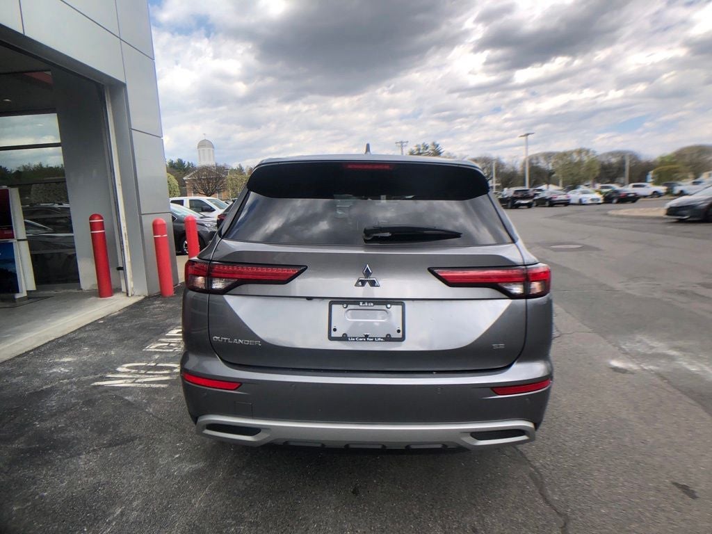 2022 Mitsubishi Outlander SE