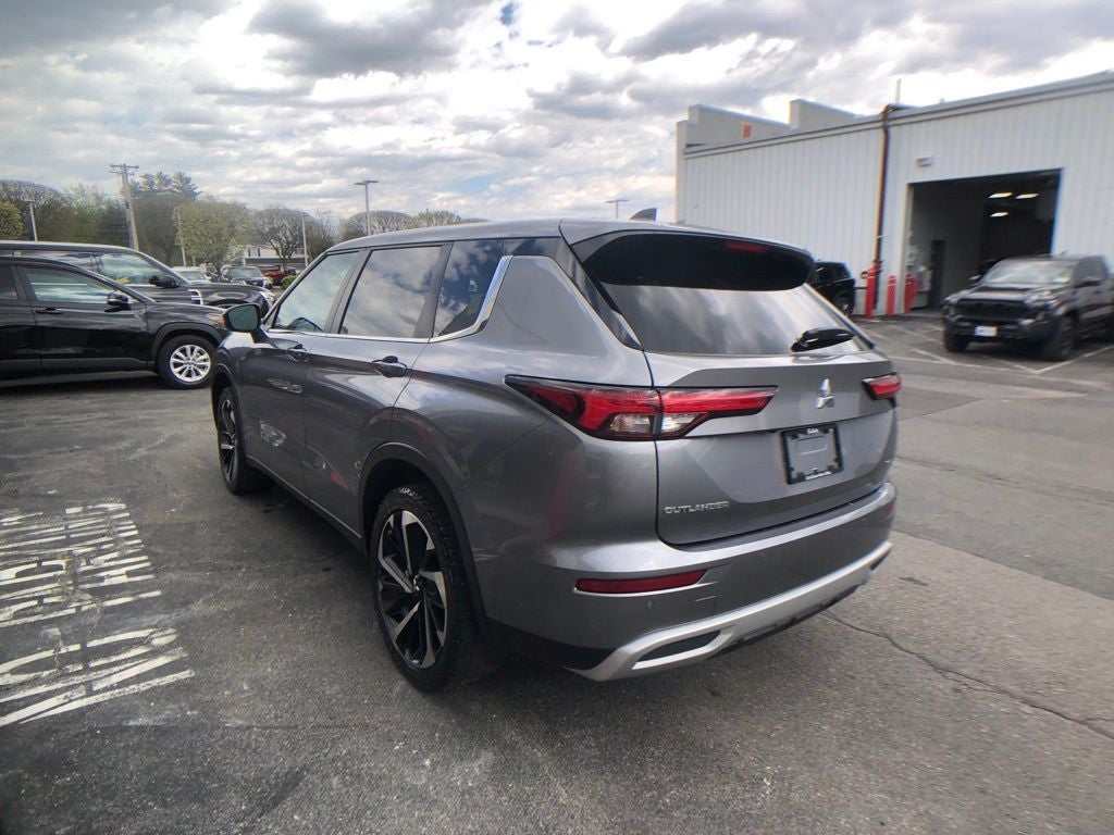 2022 Mitsubishi Outlander SE