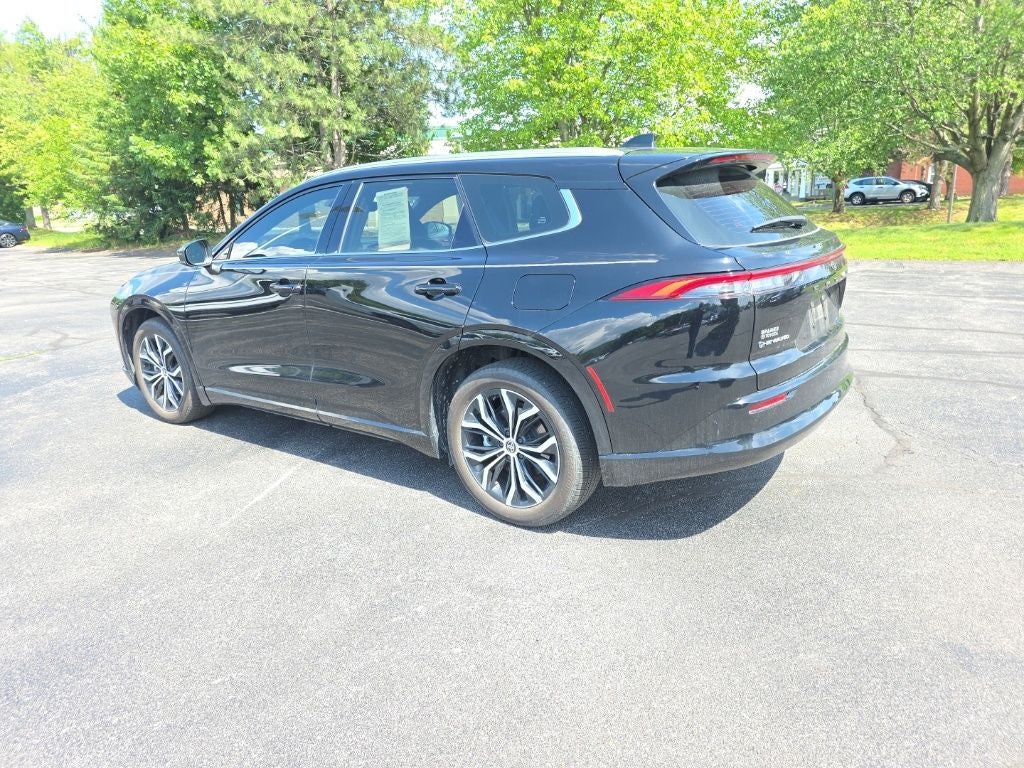 2025 Toyota Crown Signia XLE