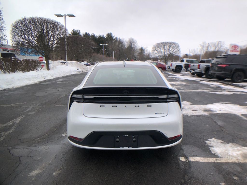 2025 Toyota Prius Plug-In Hybrid SE