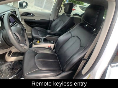 2023 Chrysler Pacifica Hybrid Touring L